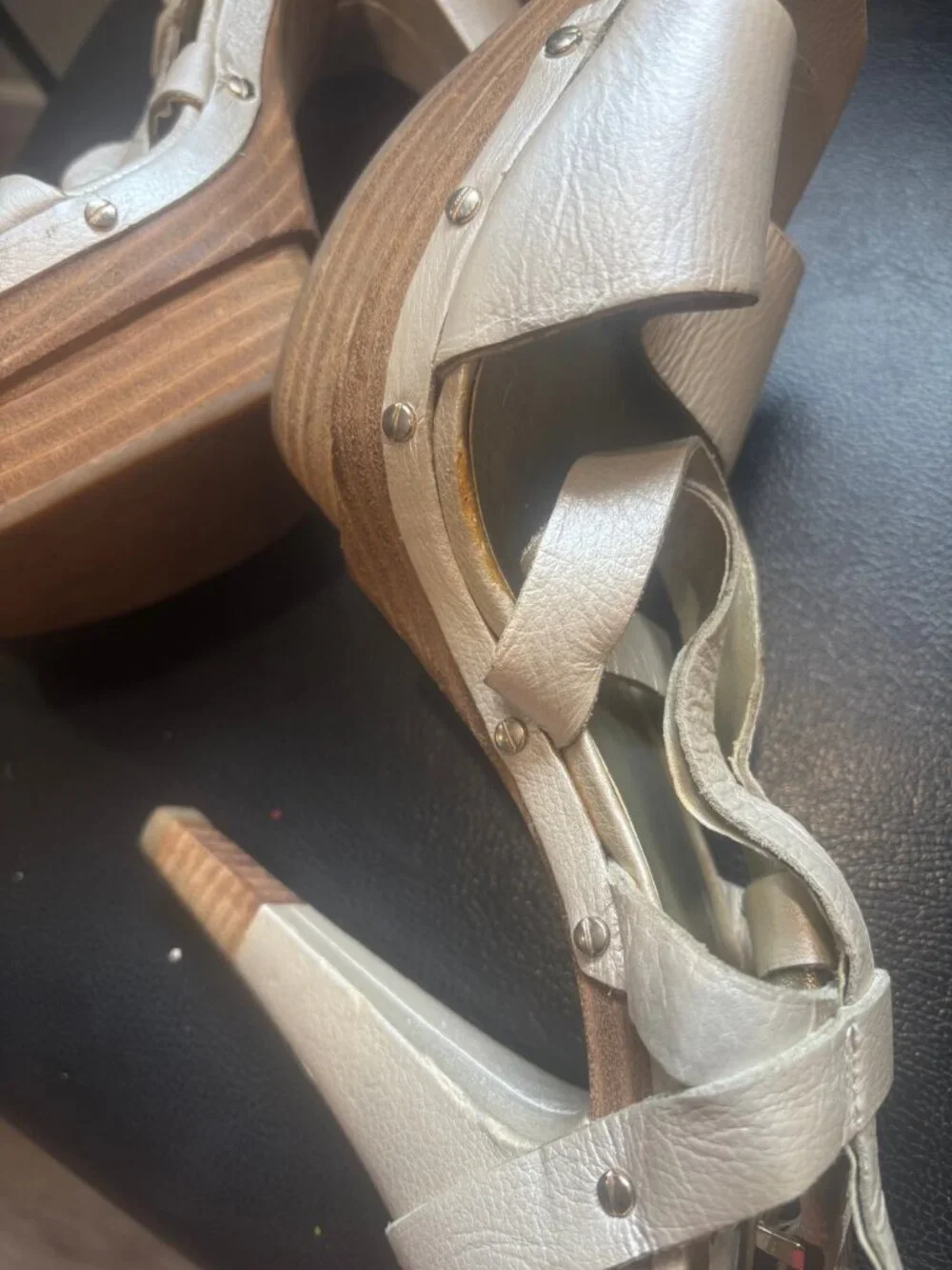 Jessica Simpson Pearlescent Cream Leather Studded Platform Heel Sandals Sz 11